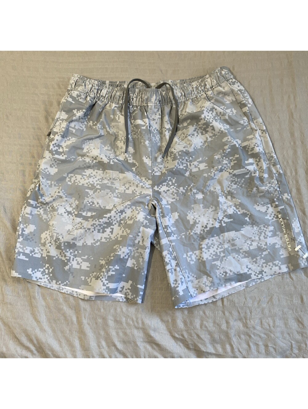Peter Millar Gray Camo Athletic Shorts Logo Mens Size Large Stretch Zip Pockets